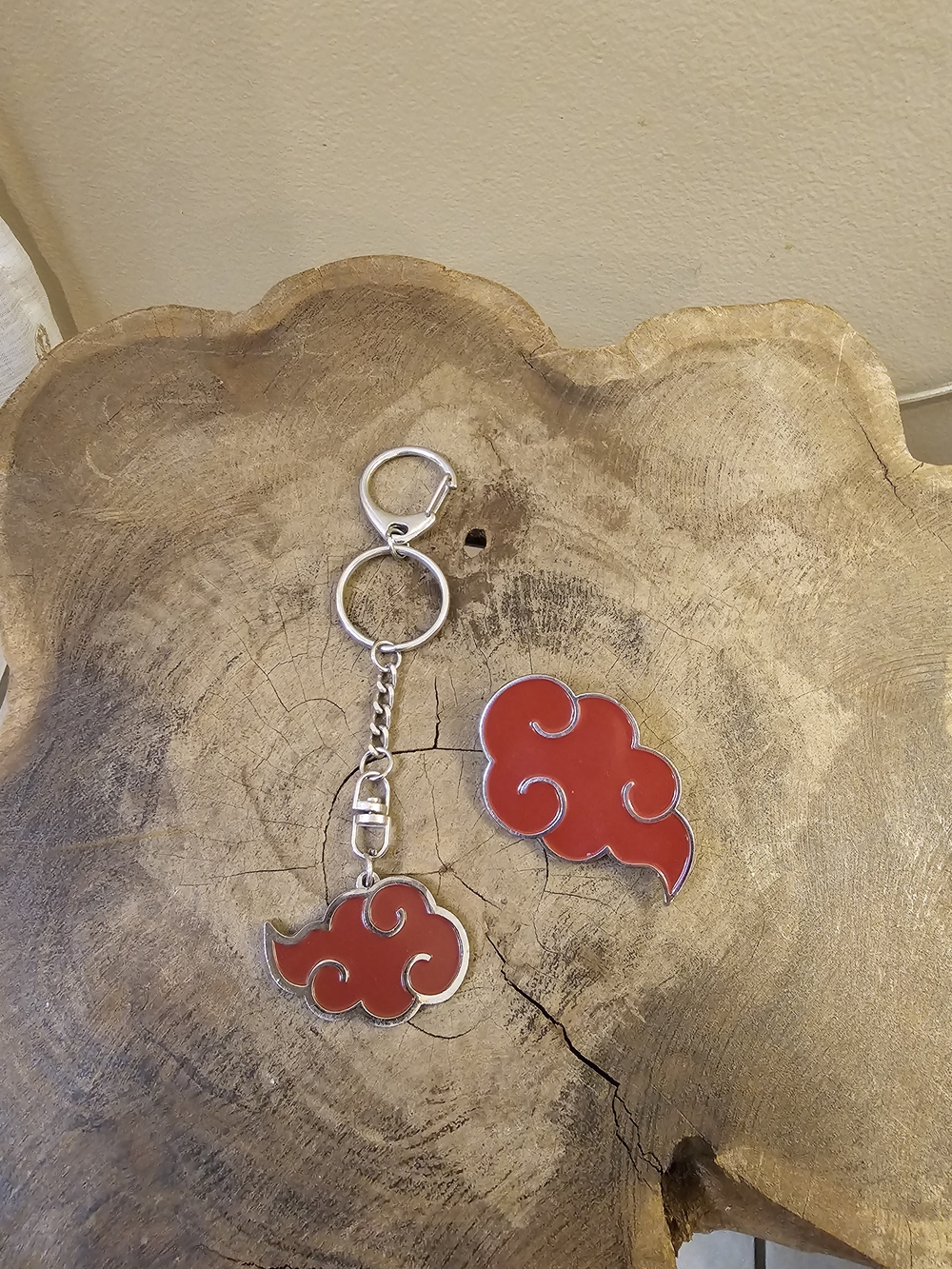 Naruto Shippuden Akatsuki Cloud Keychain & Lapel Pin-red